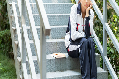 本科无学位能报考江苏大学在职研究生吗？